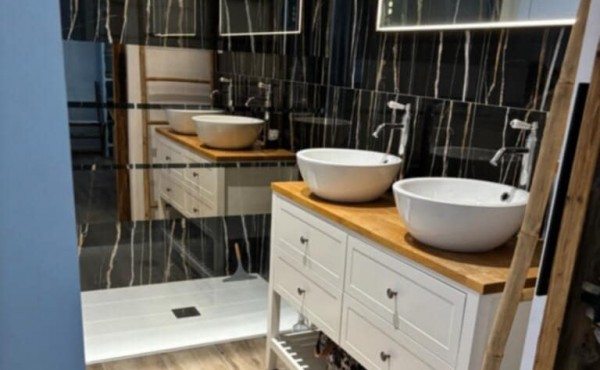 f2952823-e383-461b-8dd8-7169ec277d2f