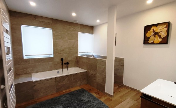 b6af0803-da5b-492b-8470-48c502f3a986